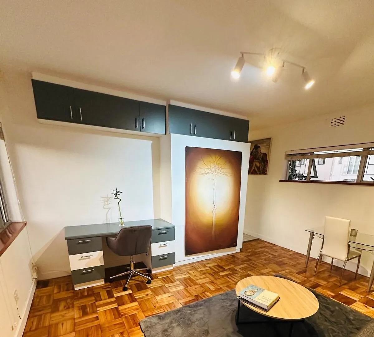 Artistic Elegance Apartment With Mountain Views Heathfield